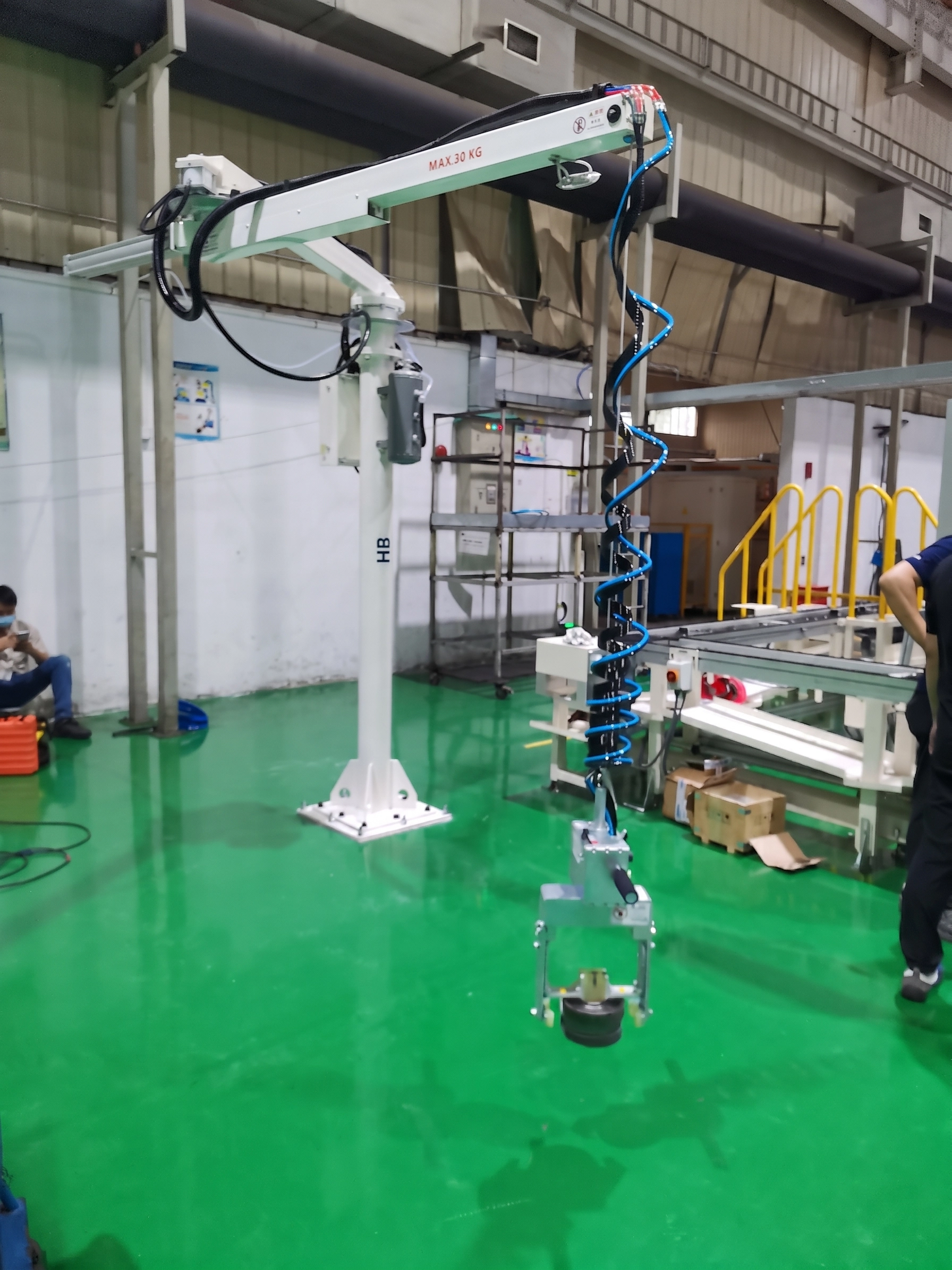 Heavy-duty torque reaction arm and engine block manipulator in Suzhou factory.