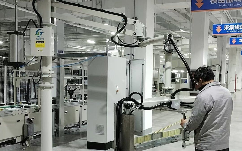 Operator using an industrial manipulator at module EOL inspection